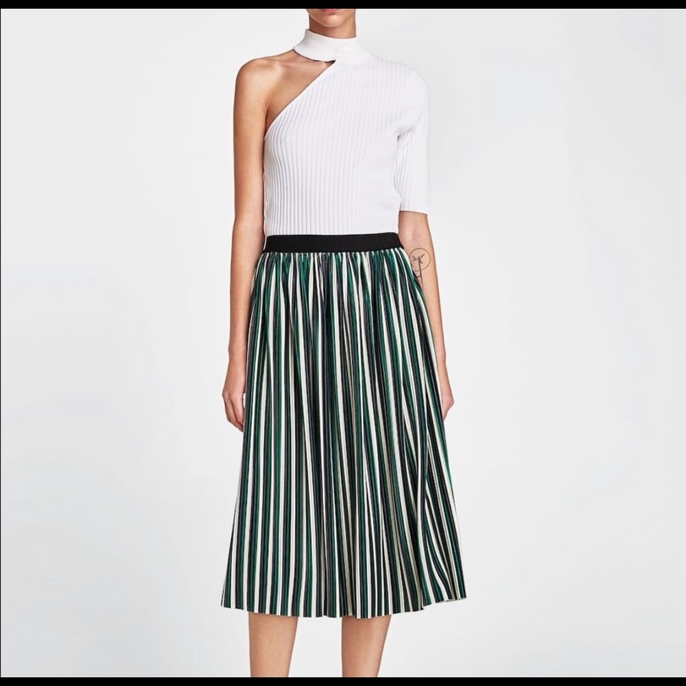 NWT Zara Micro- Pleaded Velvet Skirt
